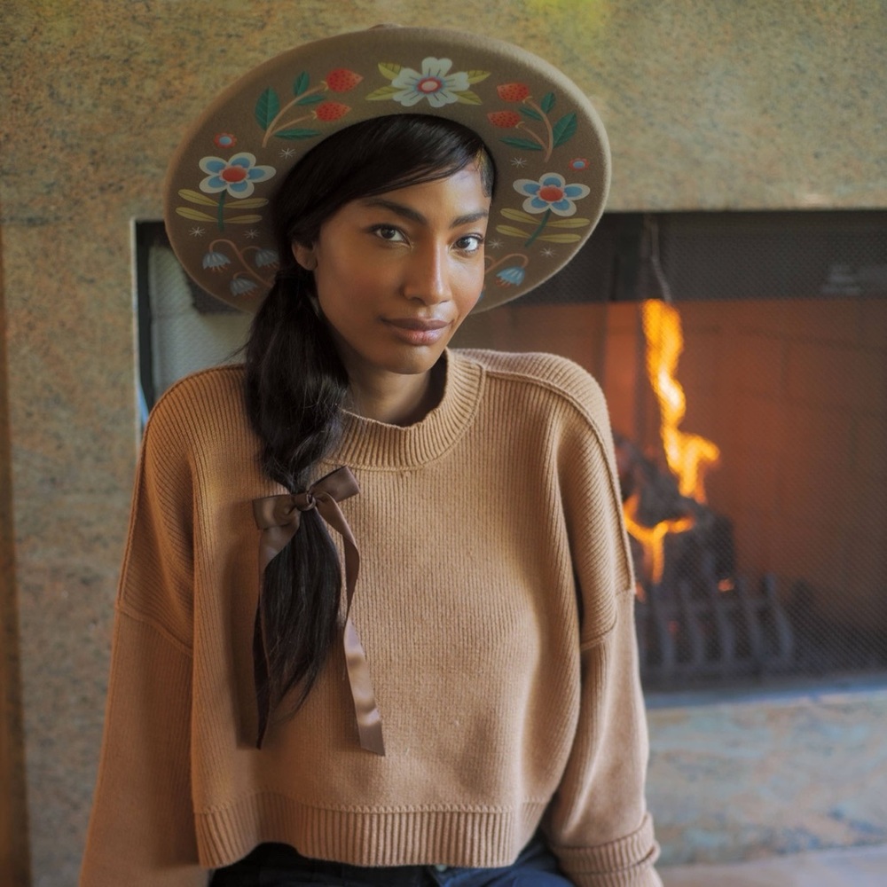 Wool rancher hat with floral decal.